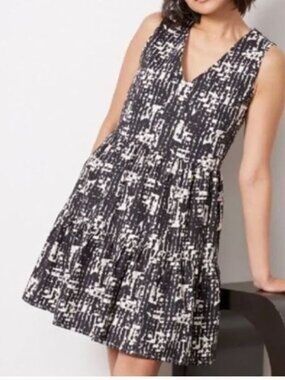EVEREVE Giana Dress Sleeveless Shift Dress V-Neck Tiered Black Size XS